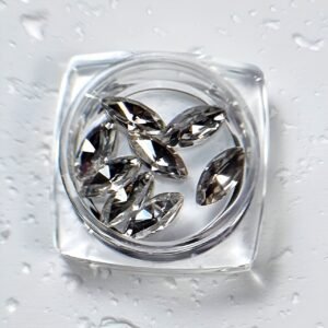 Pedrería 10 Cristales Navette Silver Smoke para Uñas – Pedrería de Brillo Elegante y Versátil