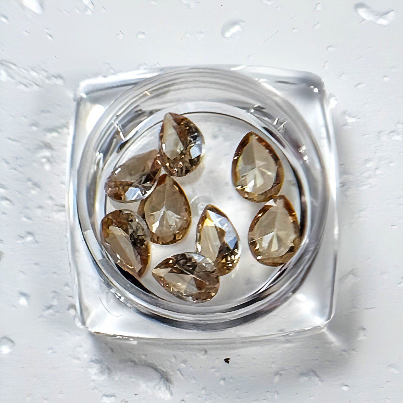 Pedrería 13 Gota Champagne para Uñas – Cristales de Brillo Suave y Elegante