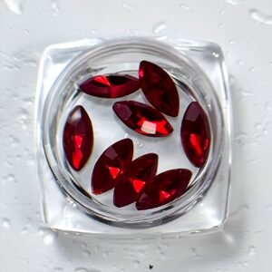 Pedrería 15 Cristales Navette Ruby Flame para Uñas – Pedrería de Brillo Intenso y Pasión