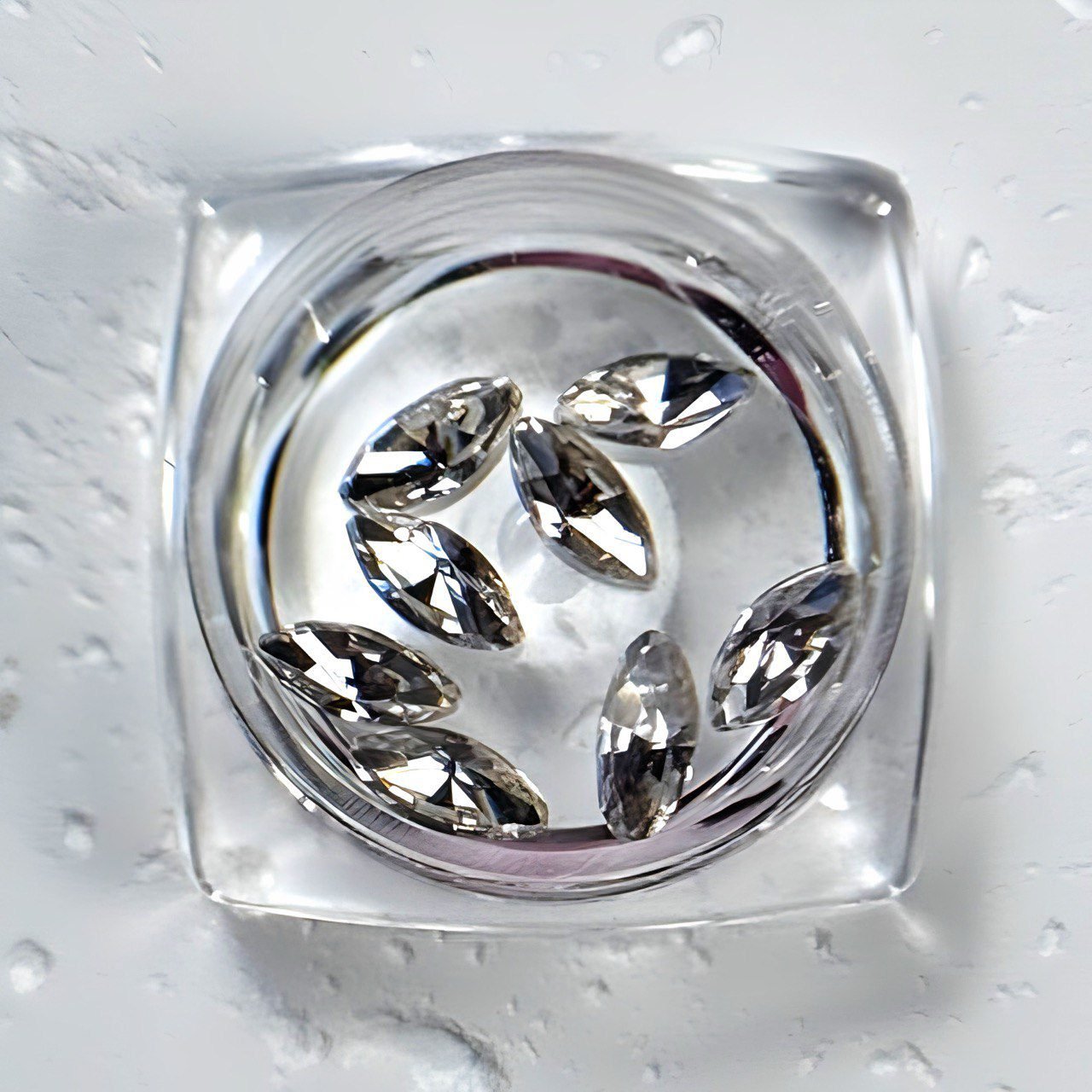 Pedrería 05 Cristales Navette Silver para Uñas – Pedrería de Brillo Intenso